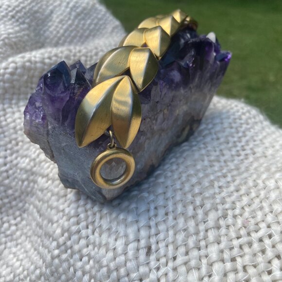 Givenchy Vintage 80s Runway Metal Matte Gold Brass Chunky Leaf Toggle Bracelet - Picture 2 of 10